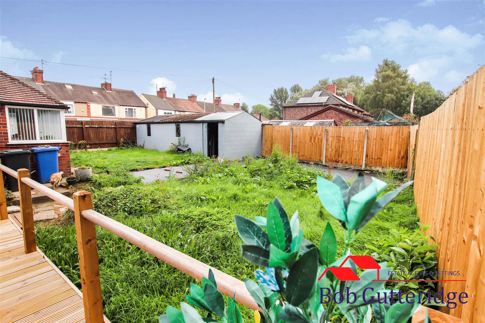 SIDE / REAR GARDEN
